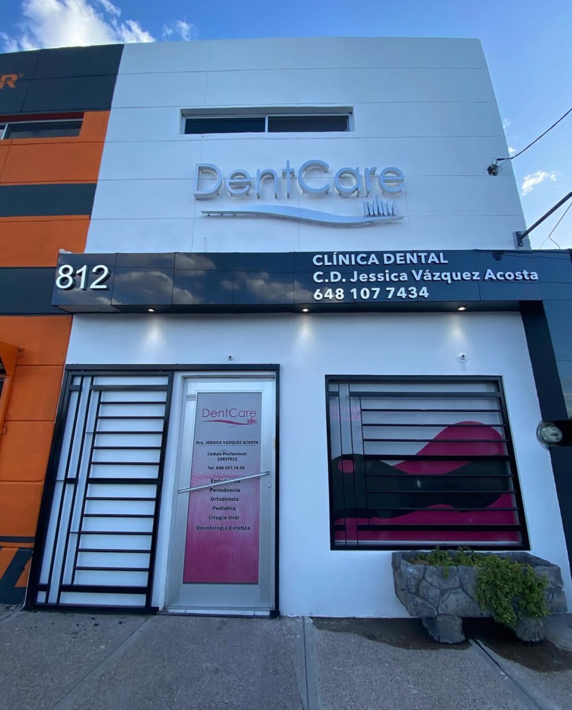 Fachada de la clínica DentCare en Ciudad Camargo